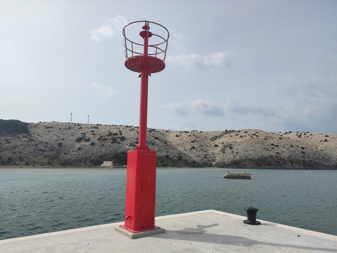 Postavljanje lučkog svjetla Luka Melak, glava lukobrana